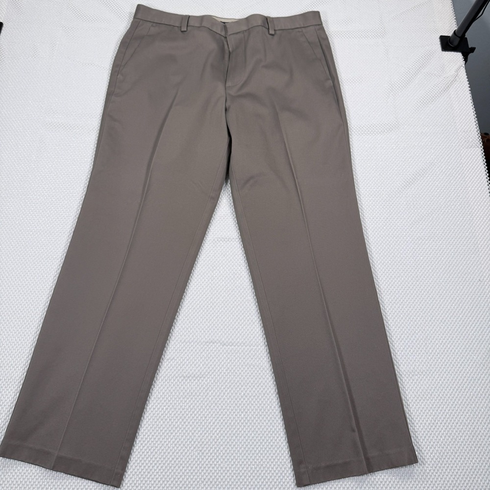 Dockers Classic Fit Flat Front Chino Pants Mens Size 38x32 W38 L32 Taupe Grey